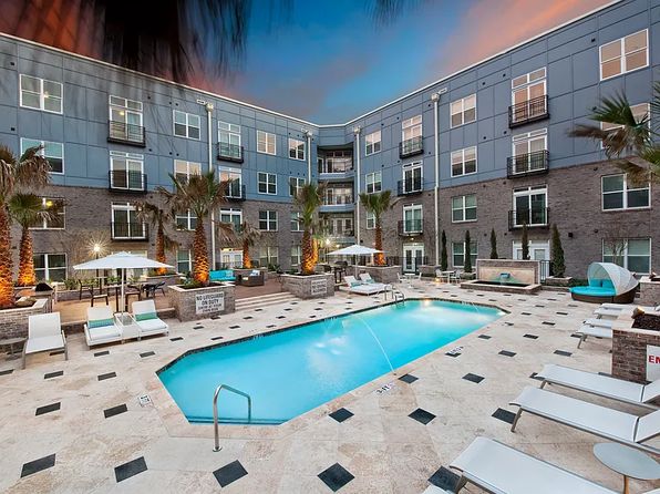 445 Meeting St #325