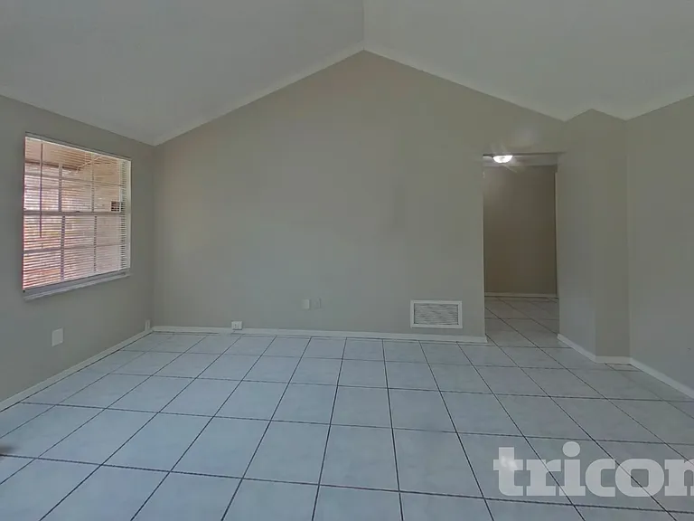 8252 Yolanda Ct — Photo 2