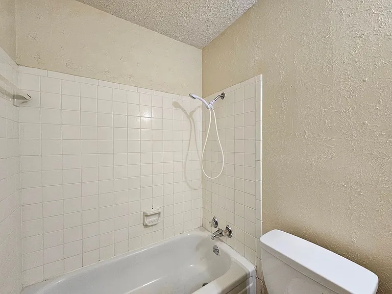 206 W Mockingbird Ln #D — Photo 17