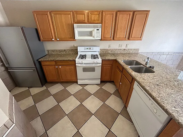 2806 Rungsted St — Photo 9