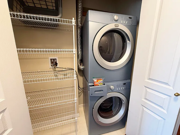 1990 E Kent Ave #403 — Photo 31