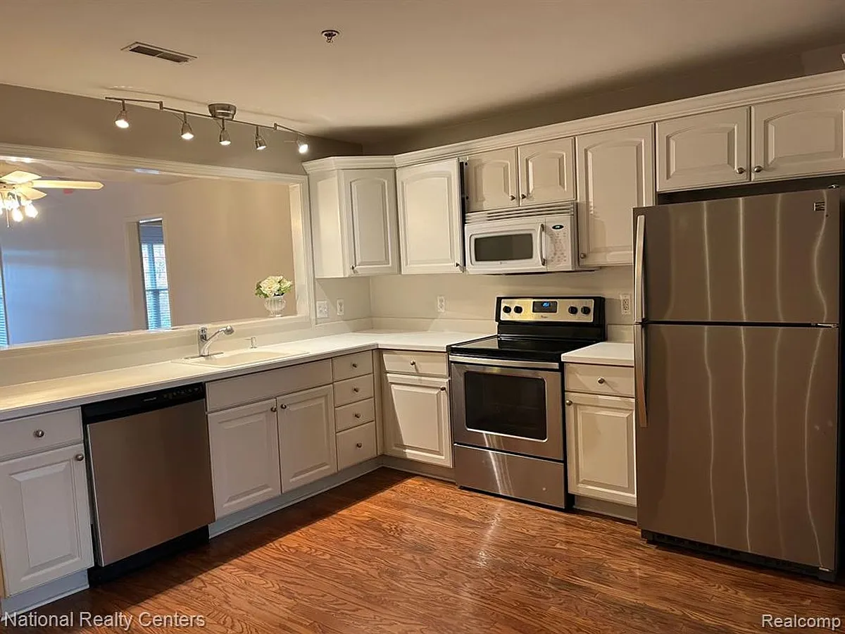 Building Photo - 28071 Carlton Way Dr