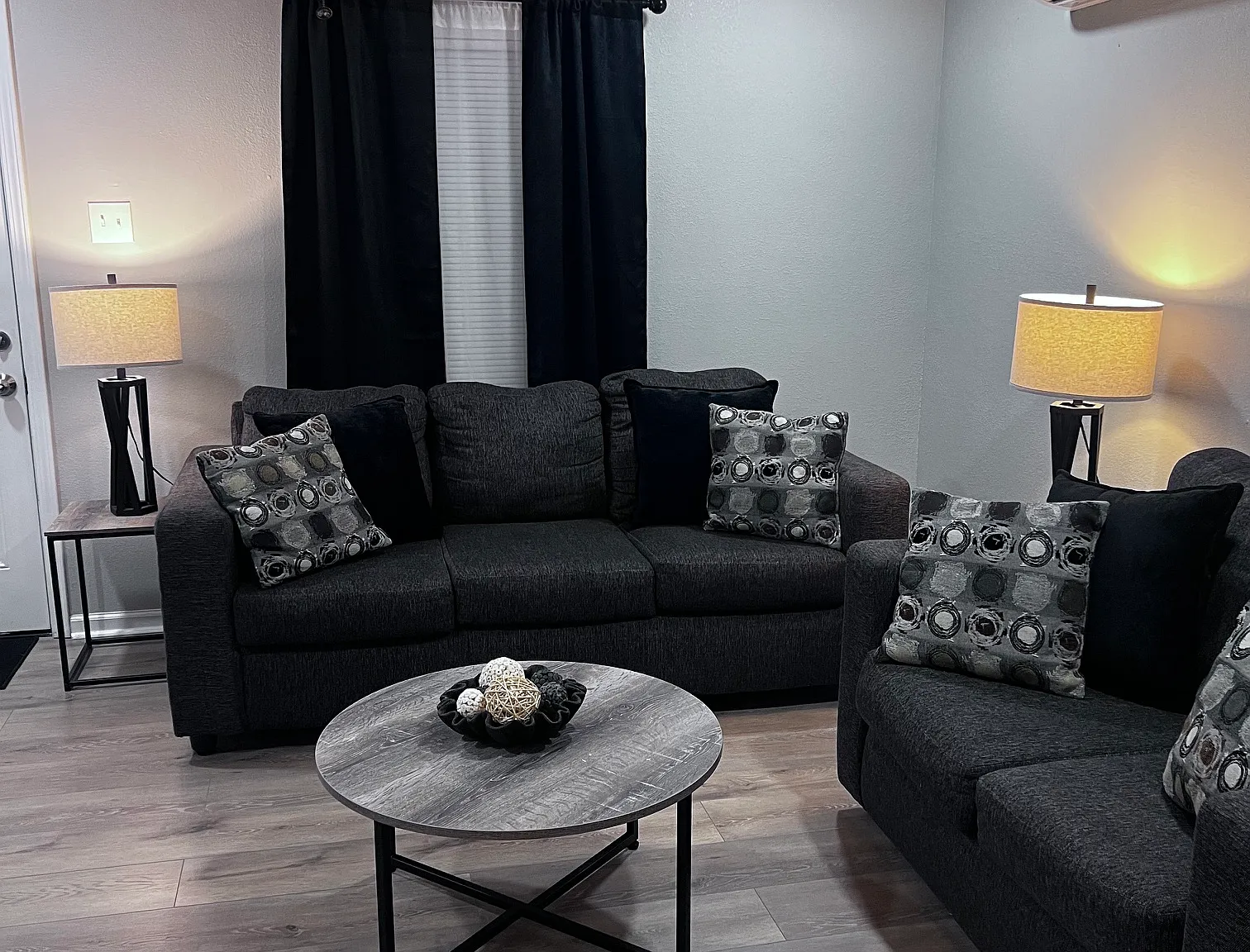 2 bed, 640 sqft, $900 — Photo 1