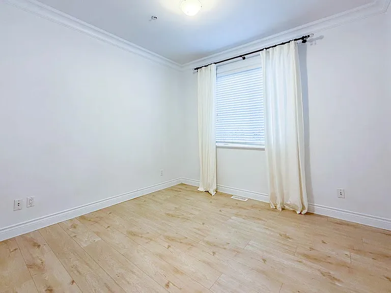 2307 Marine Dr — Photo 20