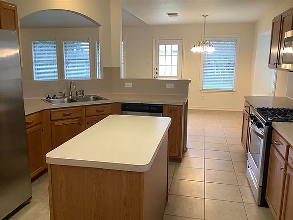 4th image of 1806 Oak Lodge Dr