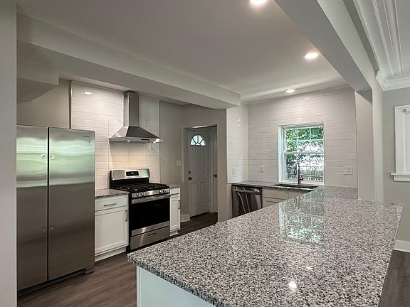 2nd image of 2945 Meadowbrook Blvd