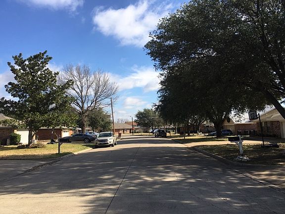 4th image of 709 Paintbrush Dr