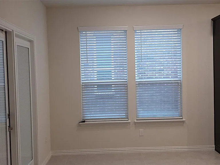 325 Kennewick Dr — Photo 7