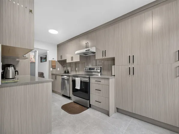 9467 Prince Charles Blvd #121, Surrey, BC V3V 7G1