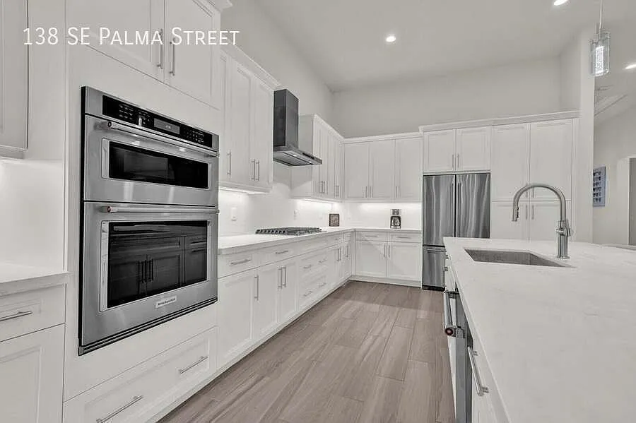 138 SE Palma Street — Photo 2
