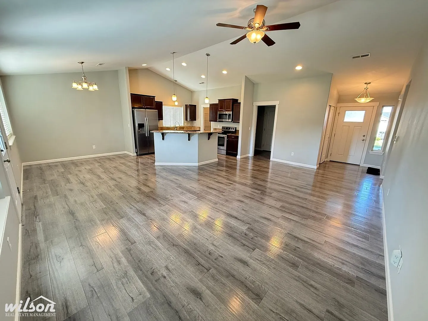 Modern West Valley 3bd/2ba House with 3 Car Garage! — Photo 2