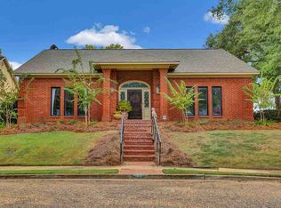 11 Village Green Ct, Jackson, MS 39211