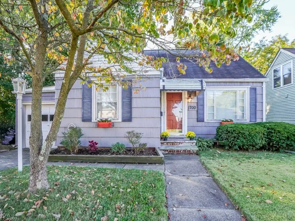 1700 32nd St NW, Canton, OH 44709