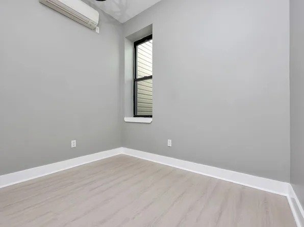 72-55 60 Lane image 24 of 28