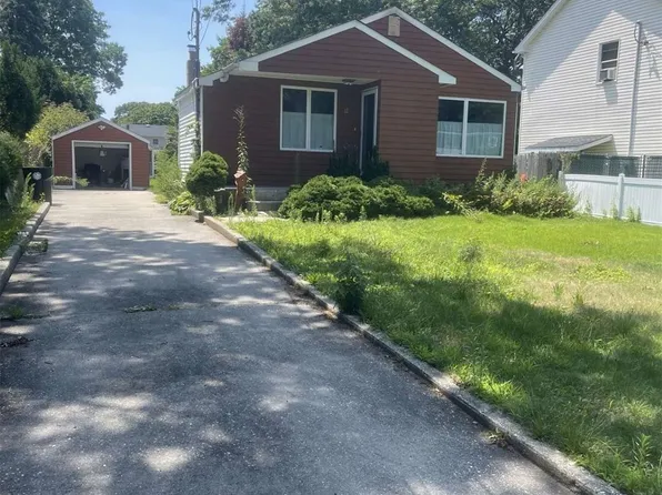 (undisclosed Address), Bay Shore, NY 11706