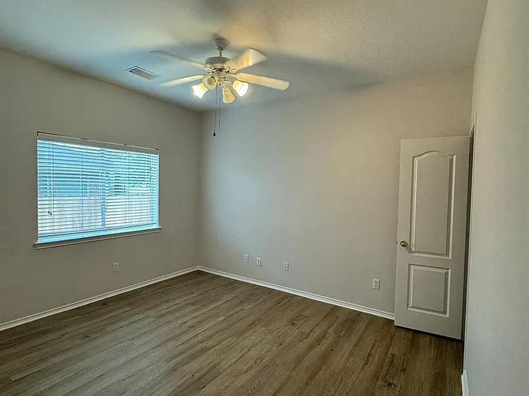 2620 Century Park Blvd — Photo 12