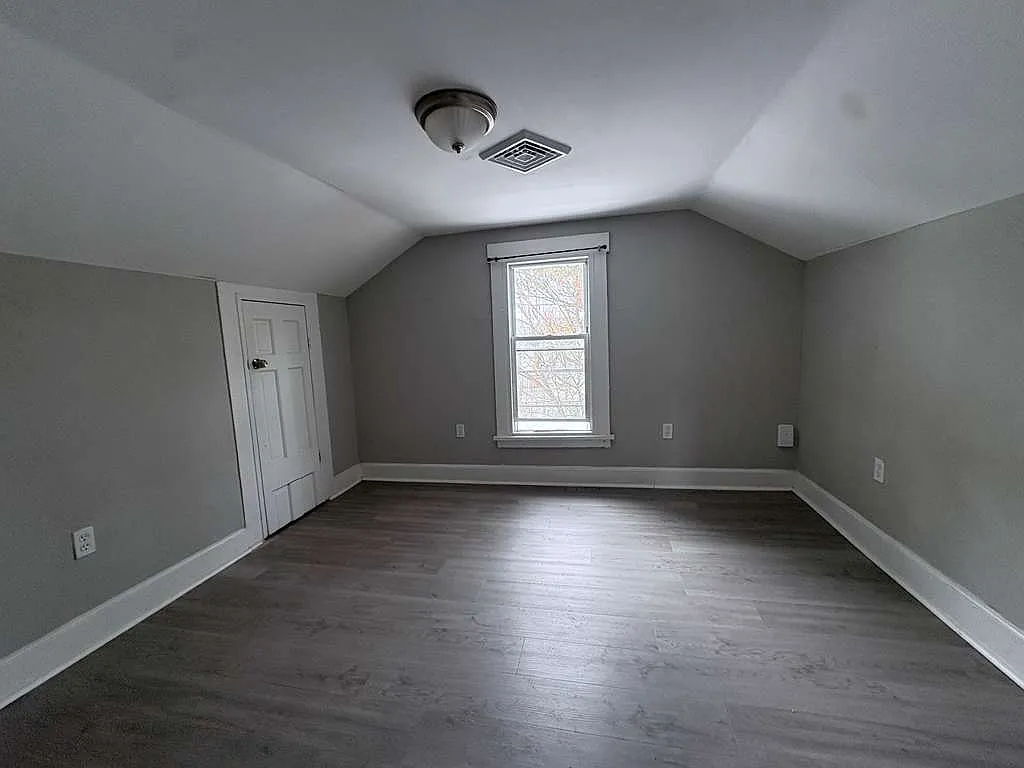 Building Photo - 122 Derby Ave #33