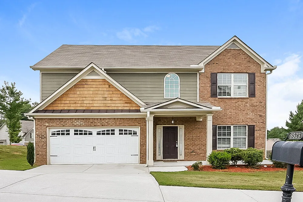 4 bed, 2.5 bath, 2481 sqft, $2,385 — Photo 1