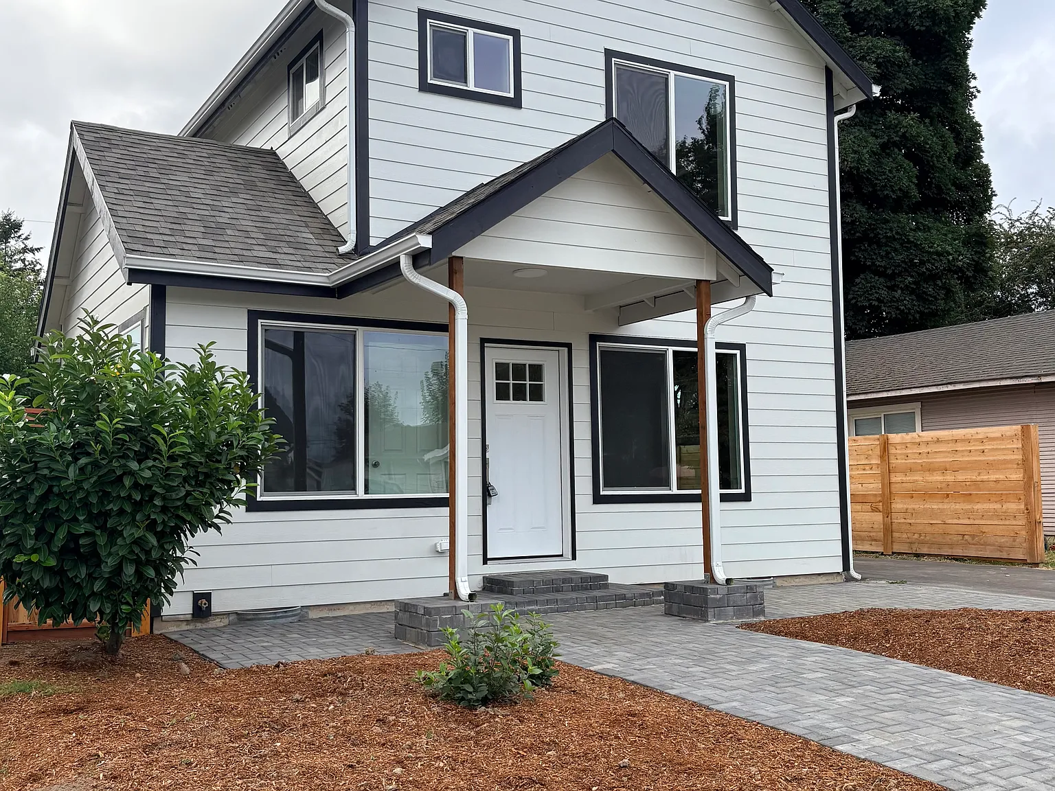 3 bed, 2.5 bath, 1240 sqft, $1,895 — Photo 2