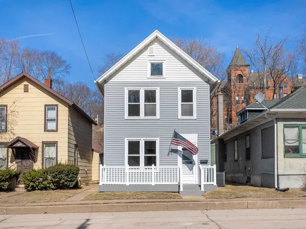 207 Wisconsin Ave, East Dubuque, IL 61025