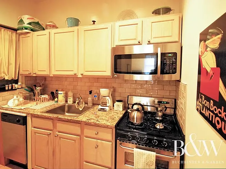 1061 Madison Ave #3A — Photo 10