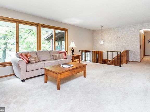 3rd image of 2331 Heimel St