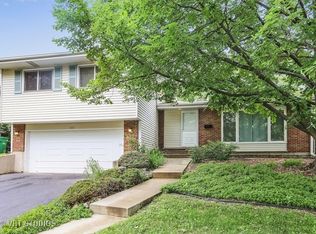 860 Hawthorne Cir, Lombard, IL 60148