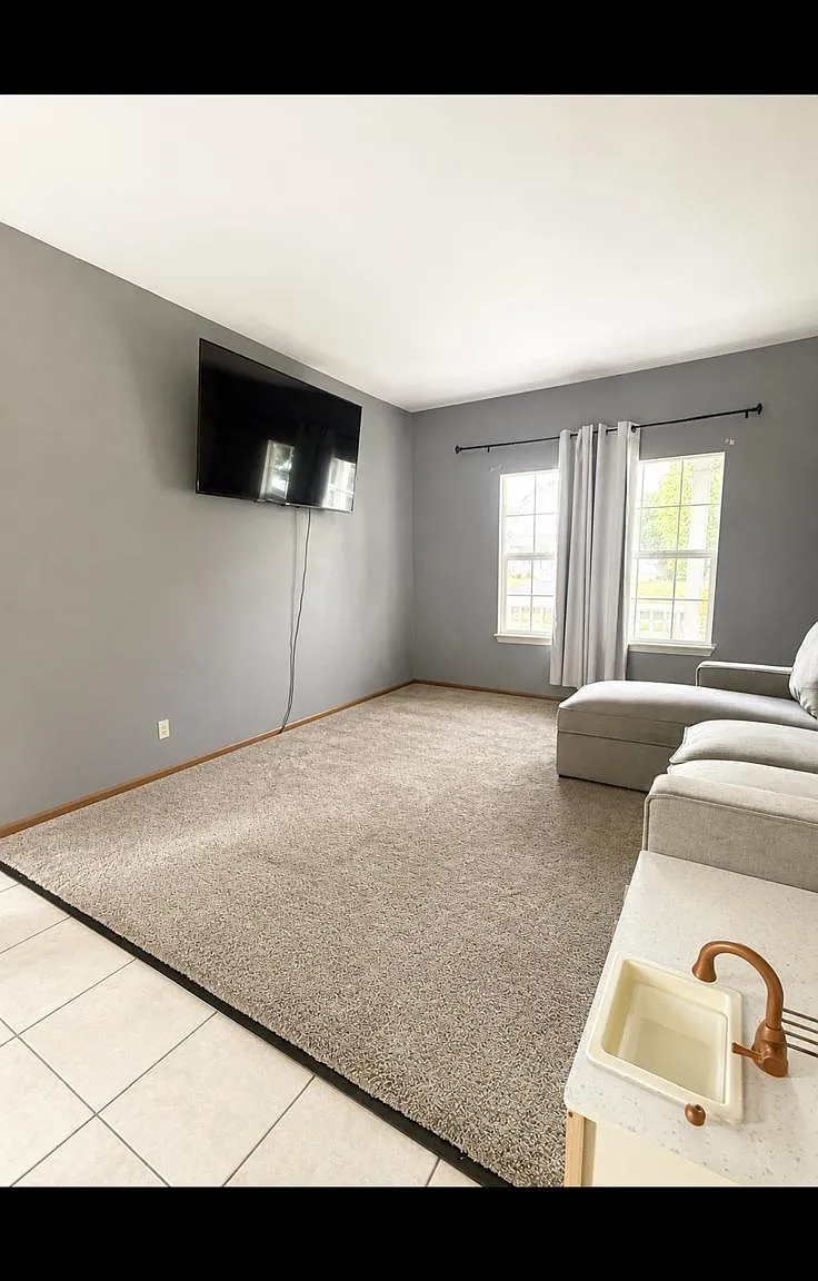 2 bed, 1.5 bath, 934 sqft, $2,100 — Photo 2