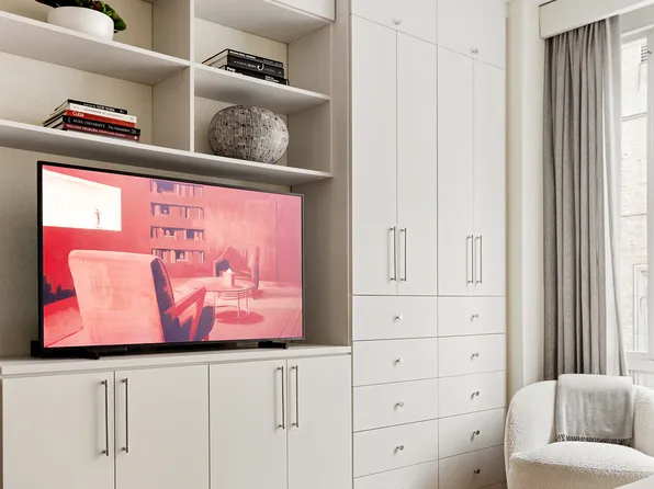 330 Spring Street image 7 of 11