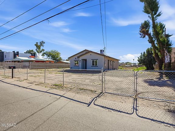 2nd image of 551 W Thurber Rd