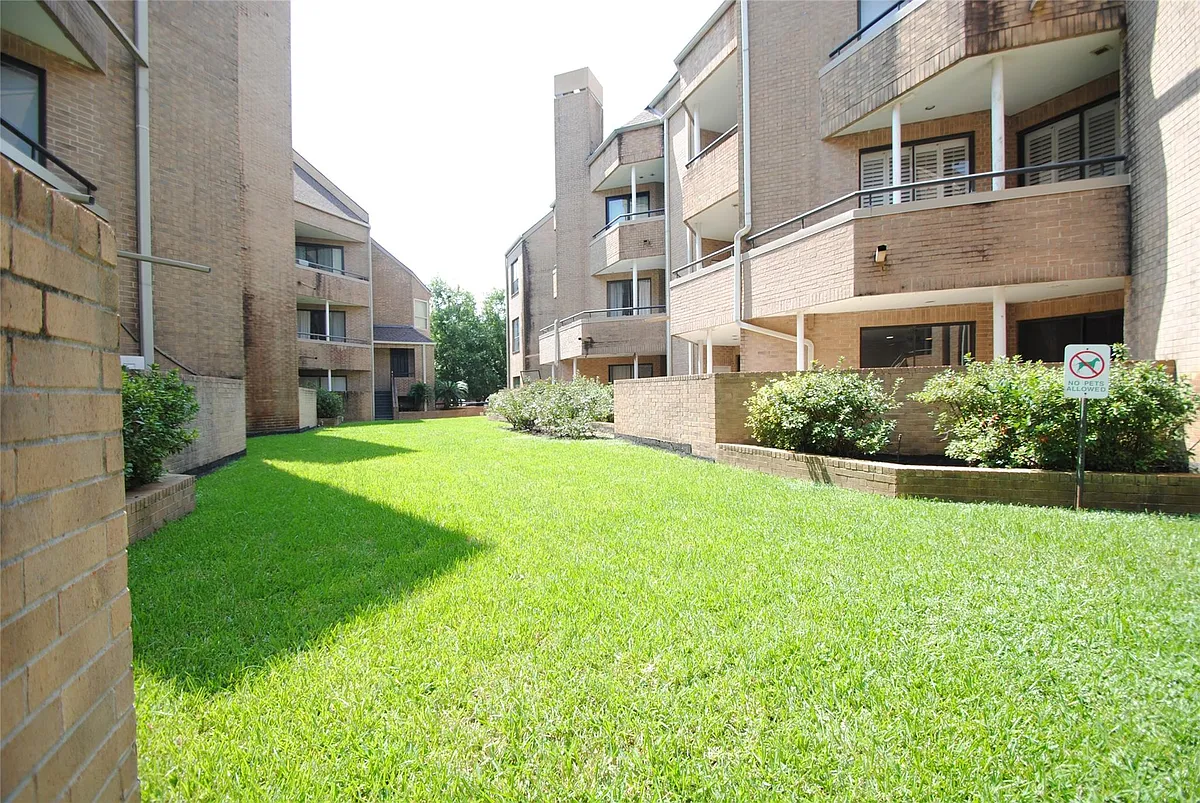 Building Photo - 5210 Weslayan St #207