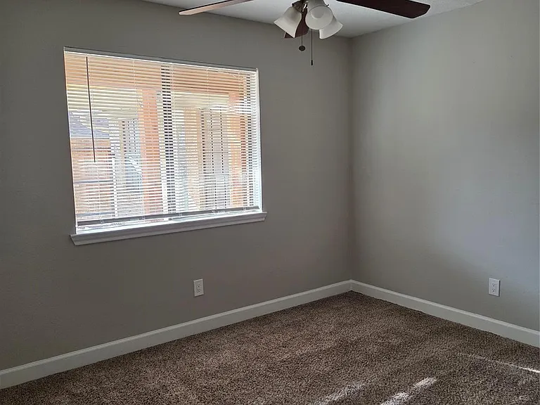 14743 Charlmont Dr — Photo 17
