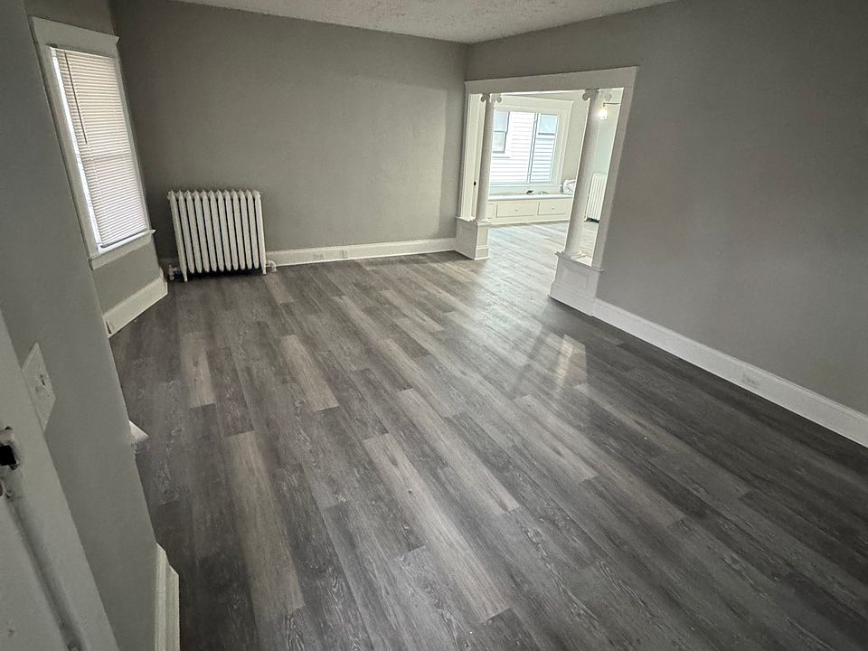 1st image of 3923 Carlyle Ave