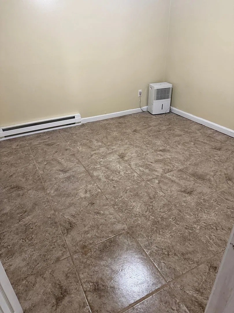 Oak Ridge 37830 - 2 bedroom, 1 bath apartment - Contact Lisa Vineyard — Photo 2