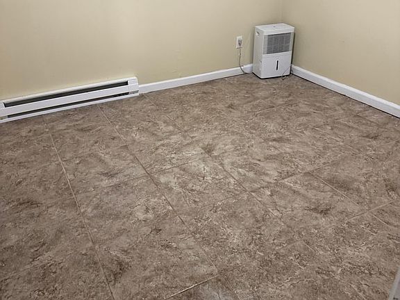 2nd image of 110 E Hunter Cir APT B
