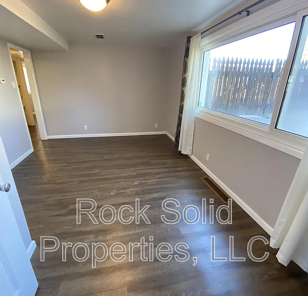 2020 Dunn Ave #4 — Photo 3