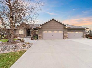 27255 Regal Ct, Sioux Falls, SD 57108