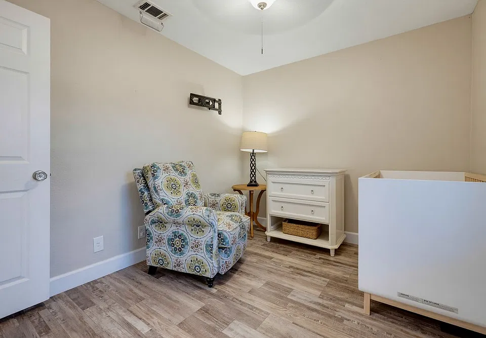 21716 Paxton