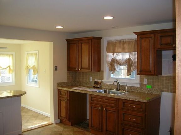 Beautiful Maple Kitchen