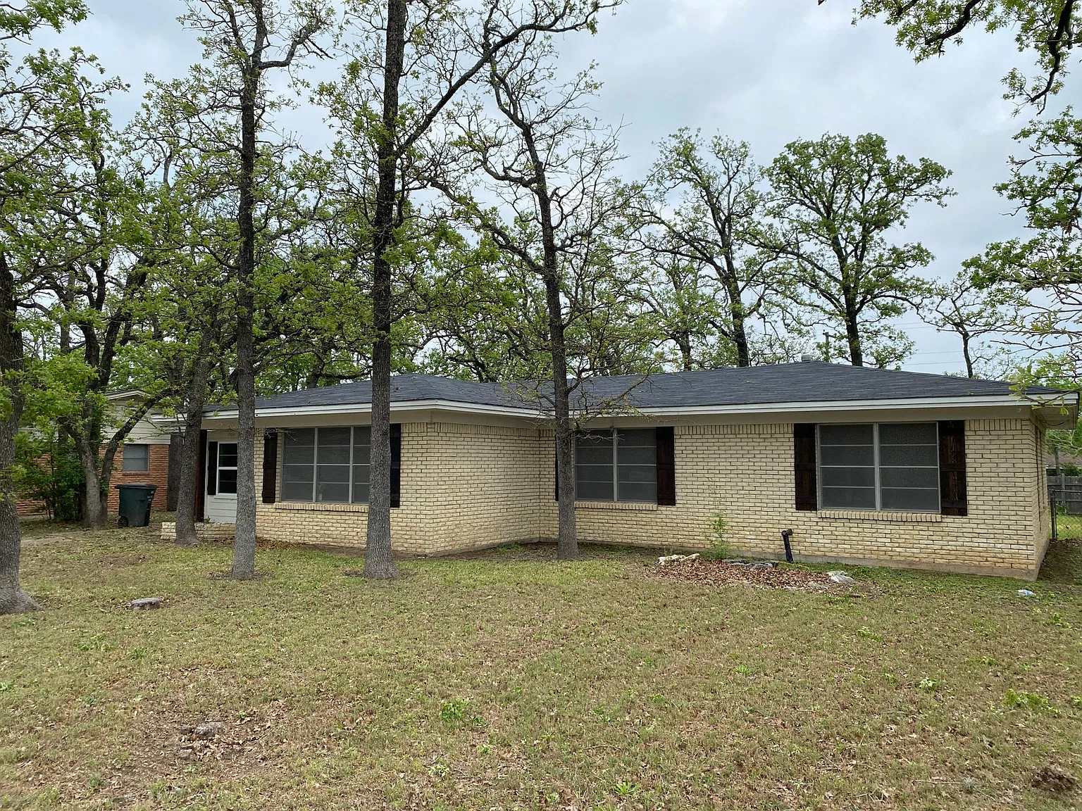 4003 Oaklawn St — Photo 2