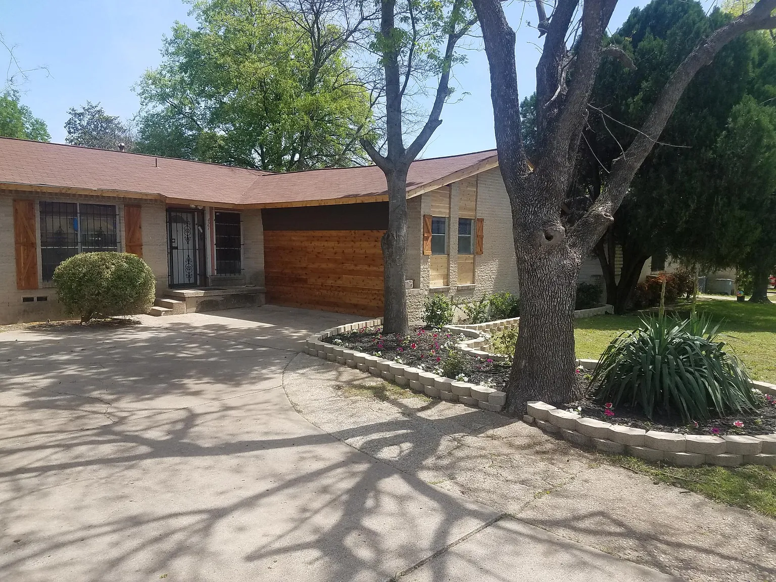 4 bed, 2000 sqft, $2,800 — Photo 2