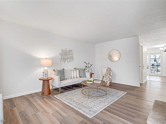 4th image of 37366 Euclid Ave