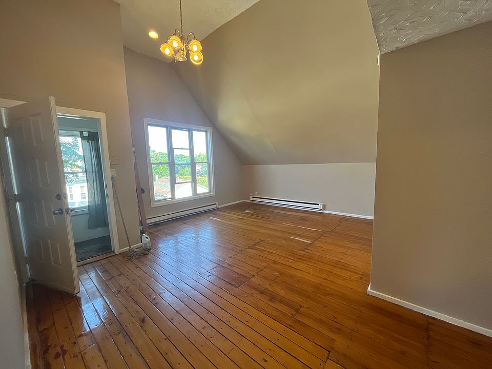 1st image of 94 Chatham St Floor 3