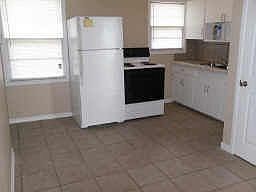 2nd image of 1201 S Crockett Dr