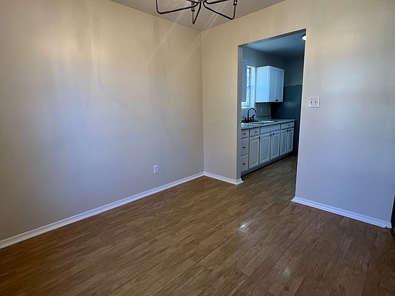 3rd image of 506 Malone Cir