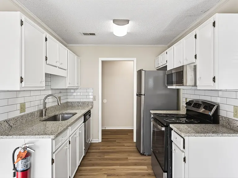 403 Wormwood Ln #H — Photo 9