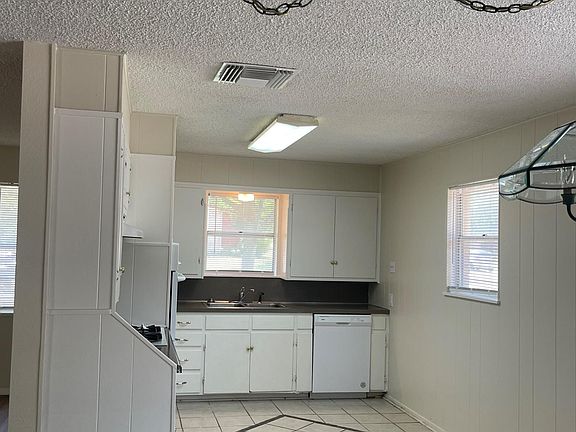 4th image of 905 N Betsy Dr