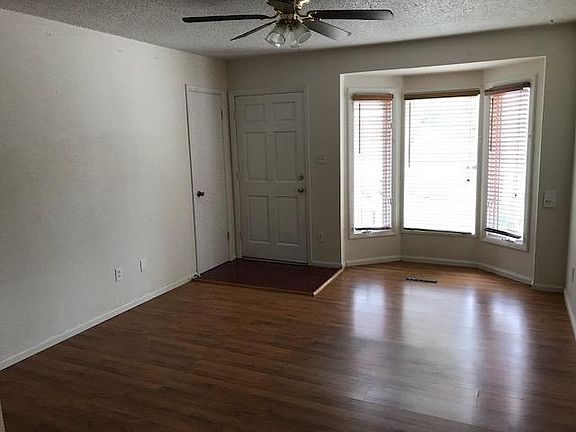 3rd image of 635 Alpine St