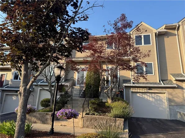 35 Waterview Dr Unit D, Smithfield, RI 02917