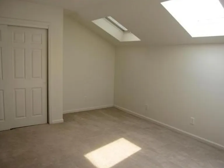 25 College Ave — Photo 10